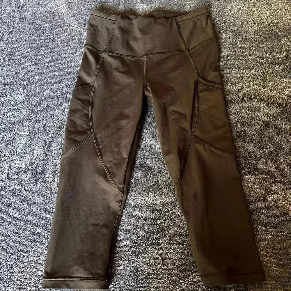 Lululemon Capri with mesh Legging size 6